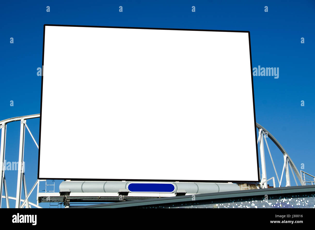 Un grande vuoto billboard urbano con spazio di copia Foto Stock