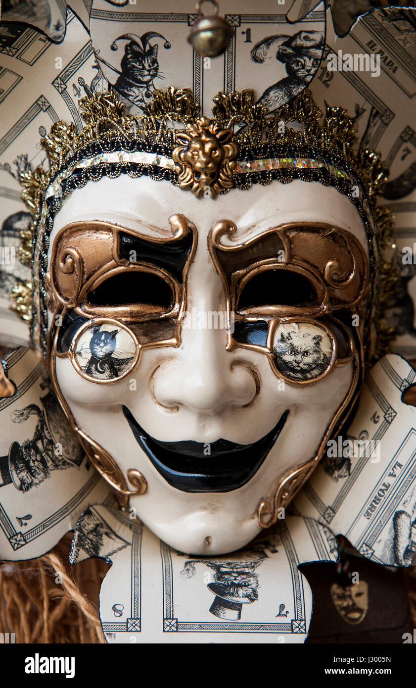 Colorata maschera veneziana con molti dettagli su di esso Foto Stock