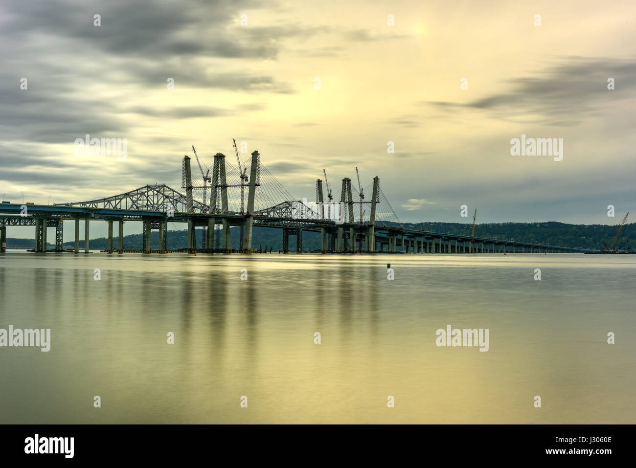 Il nuovo Tappan Zee Bridge in costruzione attraverso il fiume Hudson in New York. Foto Stock