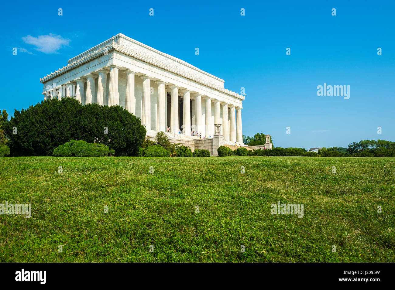 Scenic vista esterna dell'architettura classica del Lincoln Memorial a Washington, DC su un luminoso blu cielo estate mattina Foto Stock
