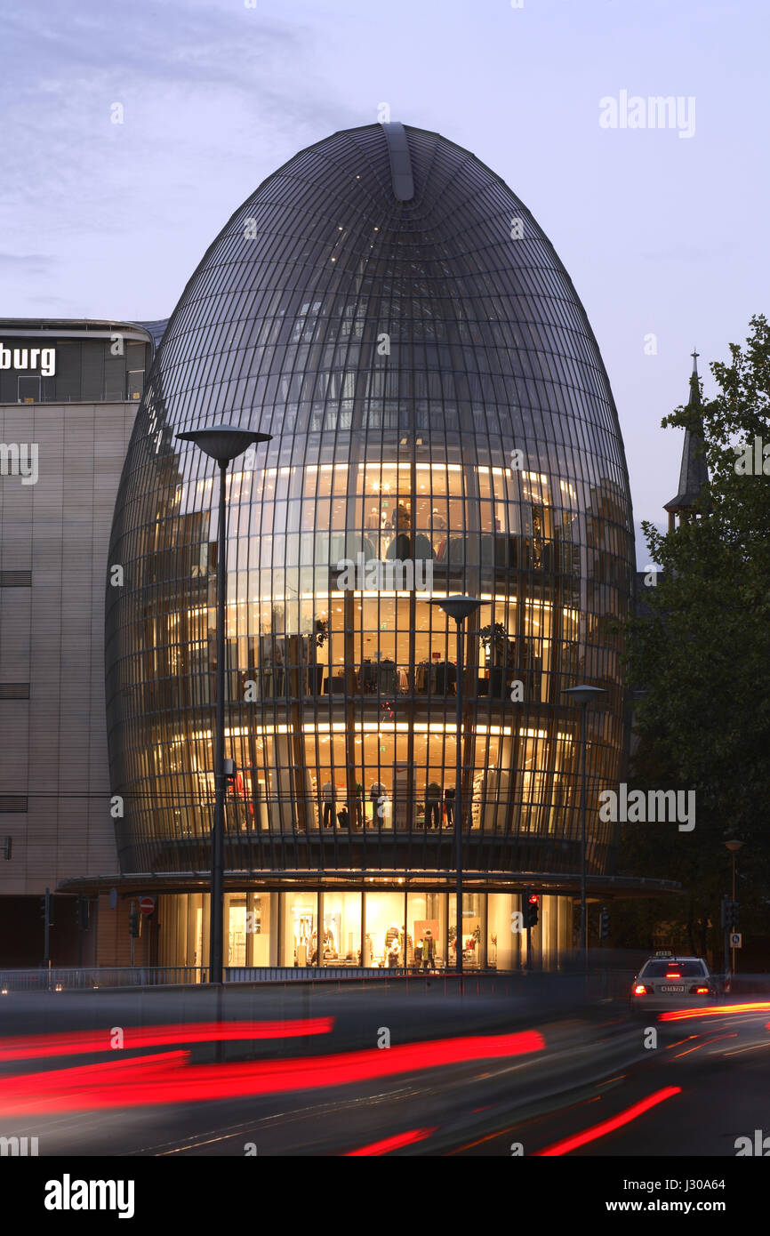 Germania, Colonia, department store di Peek & Cloppenburg company, costruito dopo i piani dell'architetto Renzo Piano. Foto Stock Germania, Colonia, department store di Peek & Cloppenburg company, costruito dopo i piani dell'architetto Renzo Piano. Foto Stock