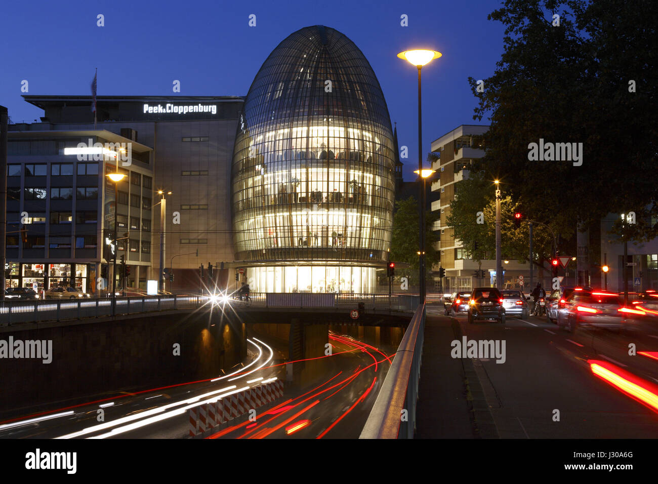 Germania, Colonia, department store di Peek & Cloppenburg company, costruito dopo i piani dell'architetto Renzo Piano. Foto Stock Germania, Colonia, department store di Peek & Cloppenburg company, costruito dopo i piani dell'architetto Renzo Piano. Foto Stock