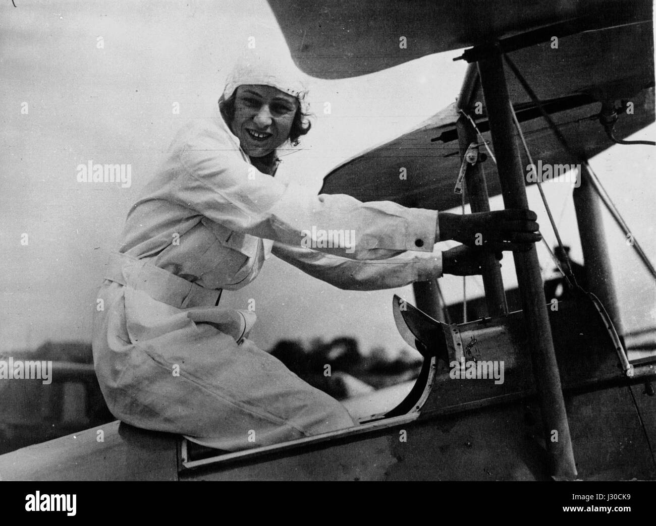 Audrey sale-Barker fu una figura notevole, specialmente negli anni '1930, nota per il suo lavoro come scrittrice, attrice e personalità culturale. Ha dato contributi significativi al teatro britannico ed è stata coinvolta in vari progetti artistici e di intrattenimento, ottenendo riconoscimenti per il suo lavoro creativo durante la sua epoca. Foto Stock