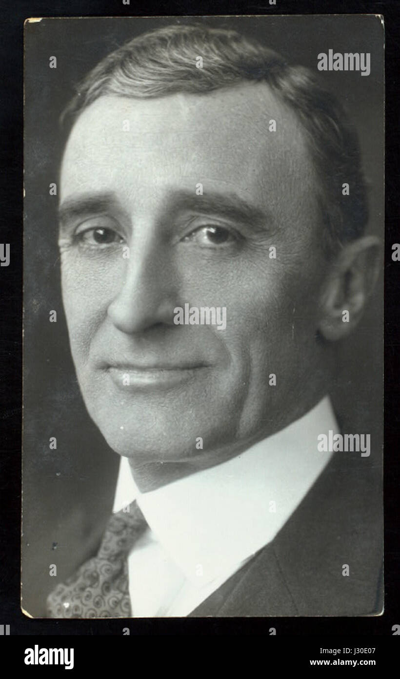 Brandon Hurst è stato un attore statunitense noto per i suoi ruoli in film muti all'inizio del XX secolo. È apparso in numerosi film, contribuendo in modo significativo allo sviluppo del cinema e della cultura cinematografica. Foto Stock