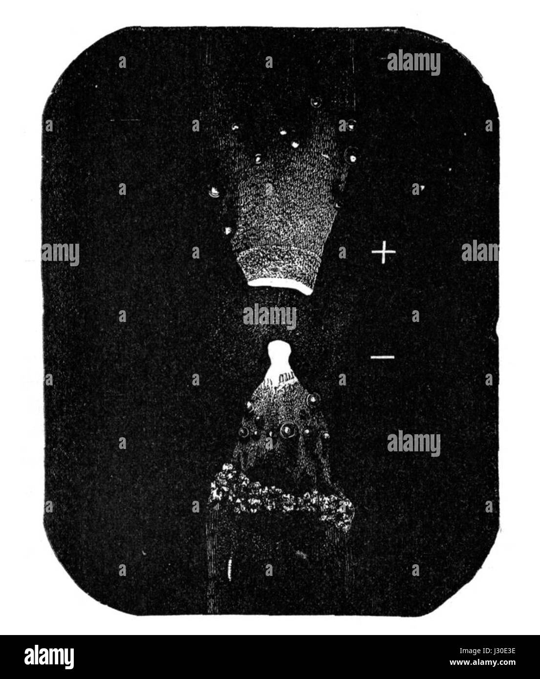 La Bogenlampe Lichtbogen v2 è una lampada ad arco elettrica, nota per il suo uso nella prima tecnologia di illuminazione. È caratterizzato da un design curvo che dirige la luce in modo efficiente, segnando un importante progresso nell'ingegneria elettrica durante il suo tempo. Foto Stock