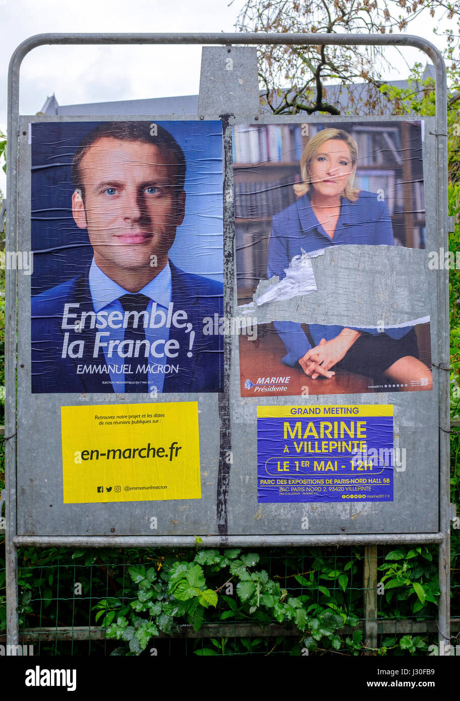 Strasburgo, Emmanuel Macron, Marine Le Pen Poster, 2 candidati finalisti in esecuzione per il presidente francese elezione può 2017, Alsazia, Francia, Europa Foto Stock