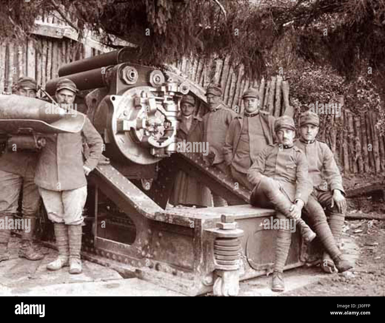 L'Obice 305-17 era un potente cannone da campo italiano utilizzato durante la seconda guerra mondiale, noto per le sue capacità di grande calibro e a lungo raggio, fu progettato per fornire supporto all'artiglieria pesante durante le operazioni di combattimento. Foto Stock L'Obice 305-17 era un potente cannone da campo italiano utilizzato durante la seconda guerra mondiale, noto per le sue capacità di grande calibro e a lungo raggio, fu progettato per fornire supporto all'artiglieria pesante durante le operazioni di combattimento. Foto Stock