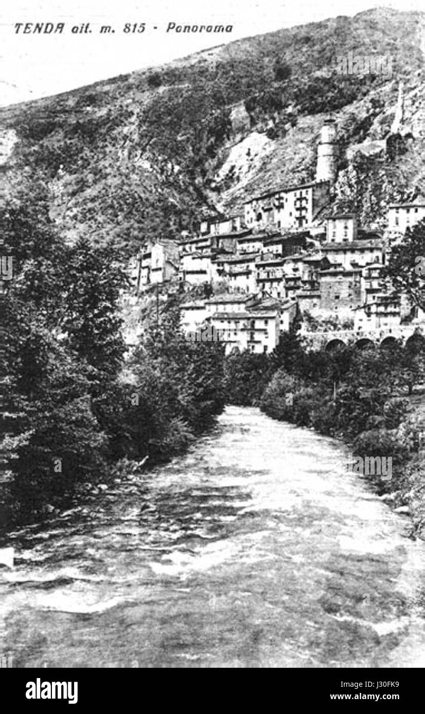 Una foto o un documento storico del 1925, intitolato "Roia a tenda", che si riferisce probabilmente alle città di Roia e tenda nella regione franco-italiana di confine. La foto o il documento possono riflettere le dinamiche sociali, politiche o culturali del tempo, dando uno sguardo alla vita e alla geografia di quest'area durante l'inizio del XX secolo. Foto Stock