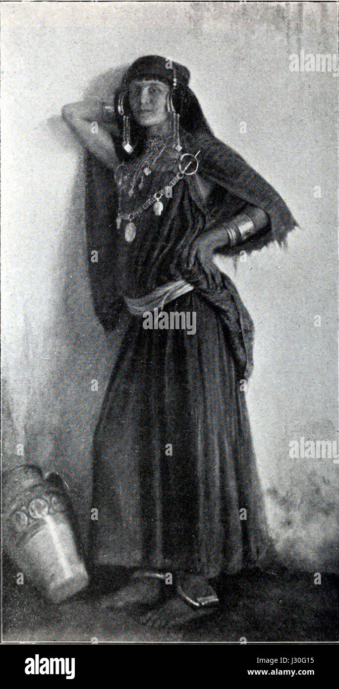 Un'opera d'arte di Albert Aublet intitolata "Bedouine à la frontière", raffigurante un beduino alla frontiera, che riflette l'esplorazione dell'artista di temi culturali. Foto Stock