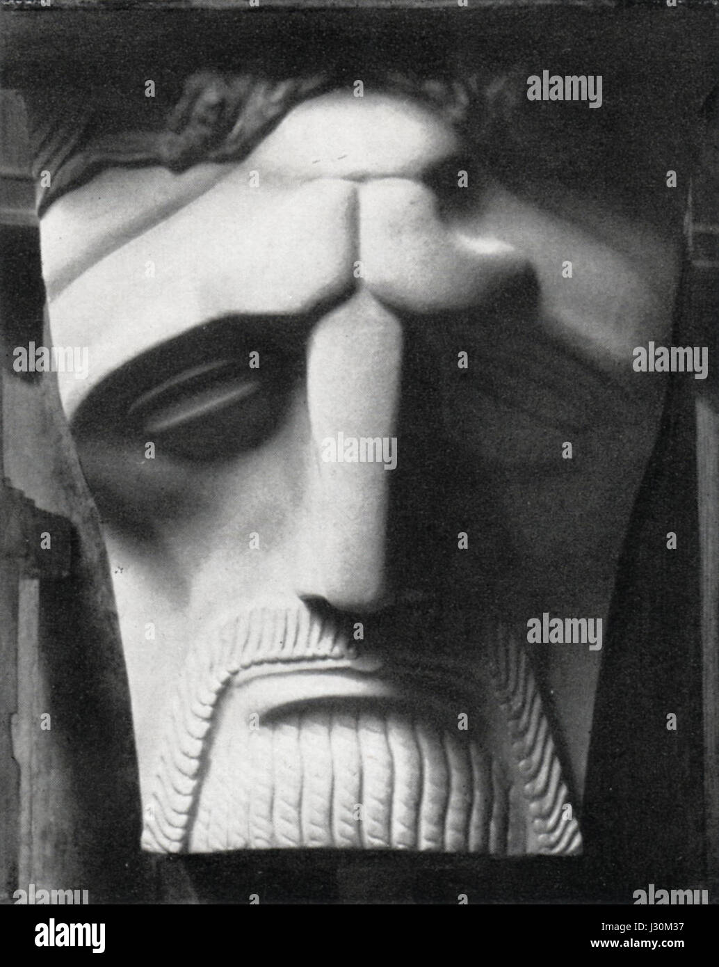 Il Berlin Weinhaus Rheingold, situato a Berlino, era una famosa azienda vinicola, particolarmente famosa per il suo significato storico. La Kaisersaal (sala dell'Imperatore) all'interno della struttura ha svolto un ruolo chiave nell'ospitare eventi importanti. Foto Stock