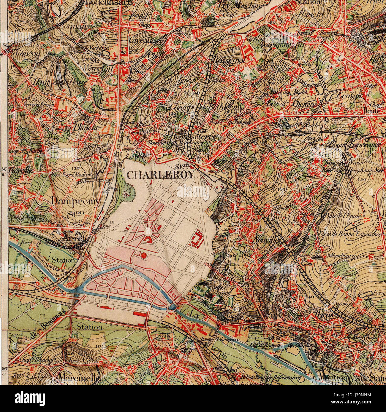 Questa è una mappa topografica di Charleroi, Belgio, dell'anno 1873, che illustra il paesaggio urbano e le caratteristiche geografiche della regione all'epoca. Foto Stock