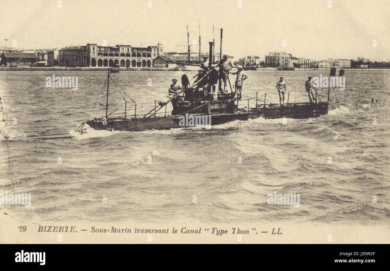 Un'immagine del canale sottomarino di Biserta, Tunisia, che mostra il passaggio che collega la base navale al Mar Mediterraneo. Foto Stock