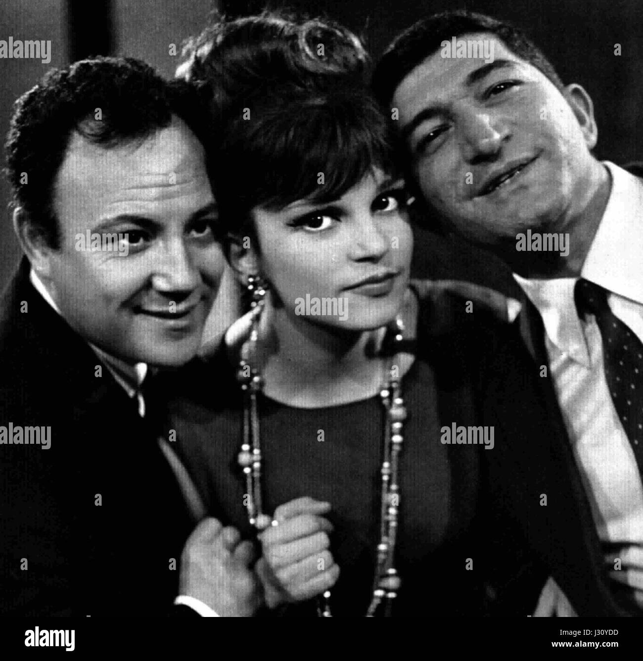 Claudio Villa, Milva e Nicola Arigliano erano importanti cantanti italiani noti per i loro contributi alla musica italiana, specialmente durante la metà del XX secolo. La loro musica rimane una parte fondamentale del patrimonio musicale italiano. Foto Stock