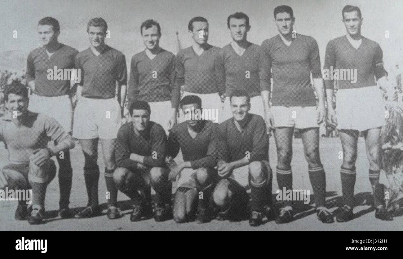 L'Avezzano calcio, una squadra di calcio di Avezzano, in Italia, è visto in questa immagine del 1957. La squadra, parte della scena calcistica italiana, ha avuto una lunga storia nei campionati regionali del paese. Foto Stock