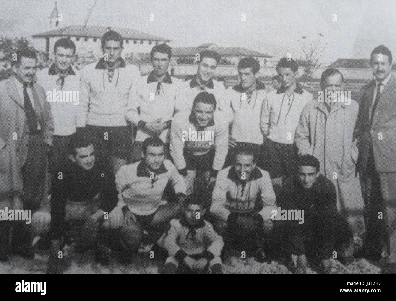 Un riferimento alla squadra di calcio dell'Avezzano calcio nel 1952, forse concentrandosi su un momento storico o un successo nello sviluppo della squadra. Foto Stock