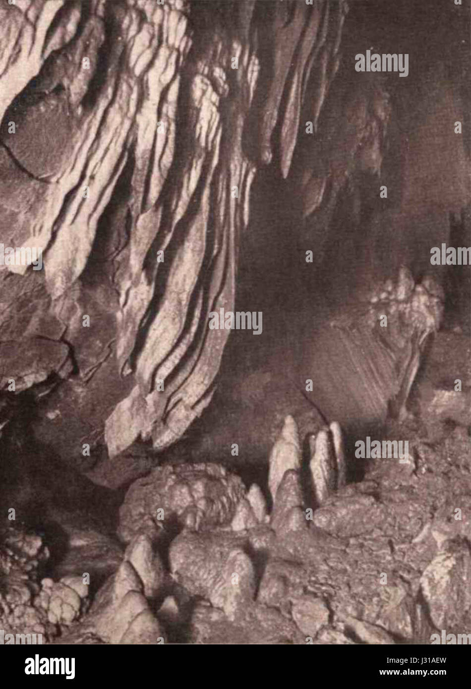 BR - Baradla si riferisce probabilmente alla grotta di Baradla, una delle più grandi e famose grotte calcaree dell'Ungheria. La grotta è conosciuta per le sue imponenti dimensioni e le splendide formazioni naturali. Foto Stock