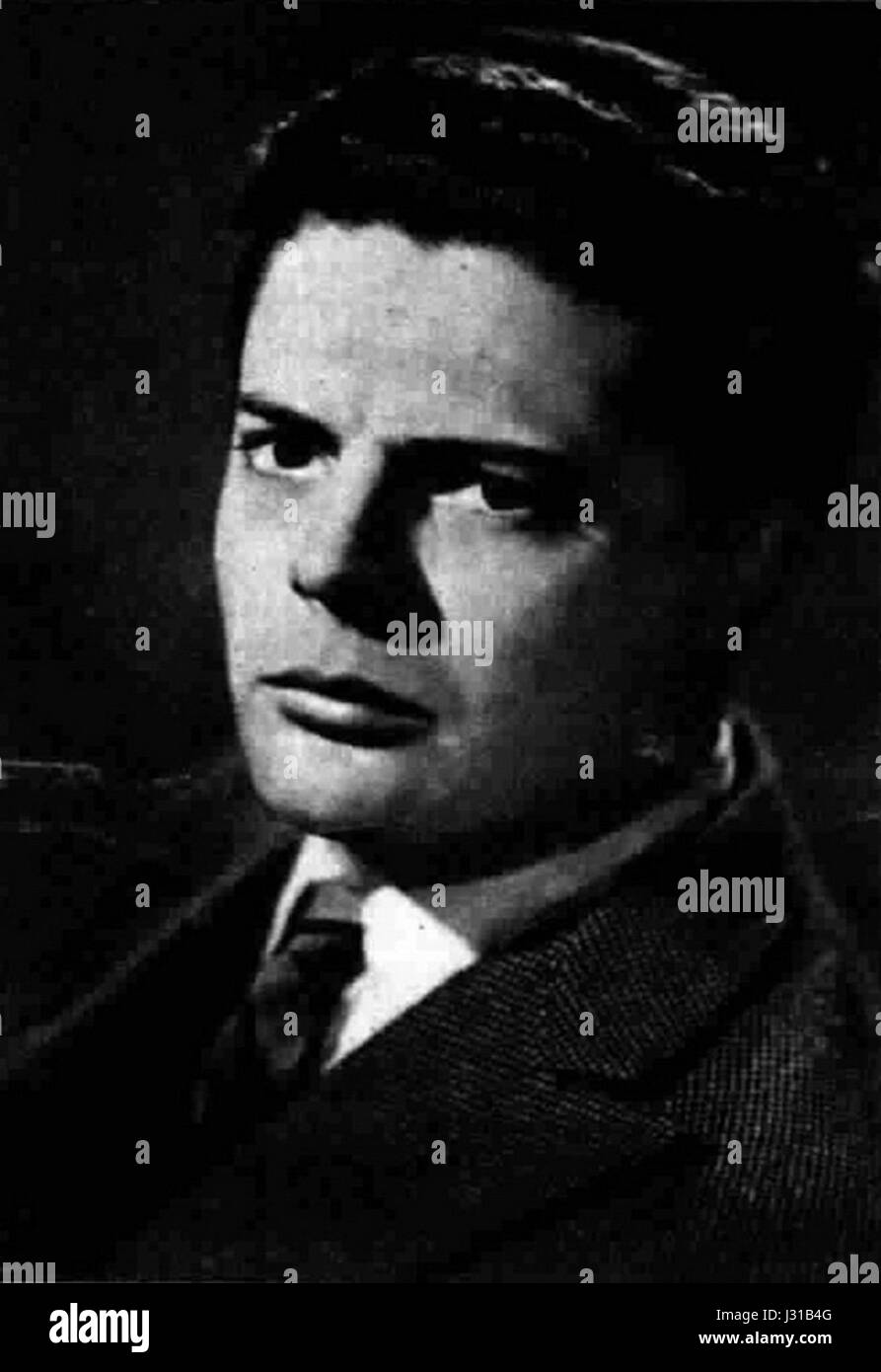 Un ritratto di Marcello Mastroianni, uno degli attori più celebri d'Italia, noto per i suoi ruoli in film classici come "la Dolce vita" e "8½", che incarnano l'età d'oro del cinema italiano. Foto Stock