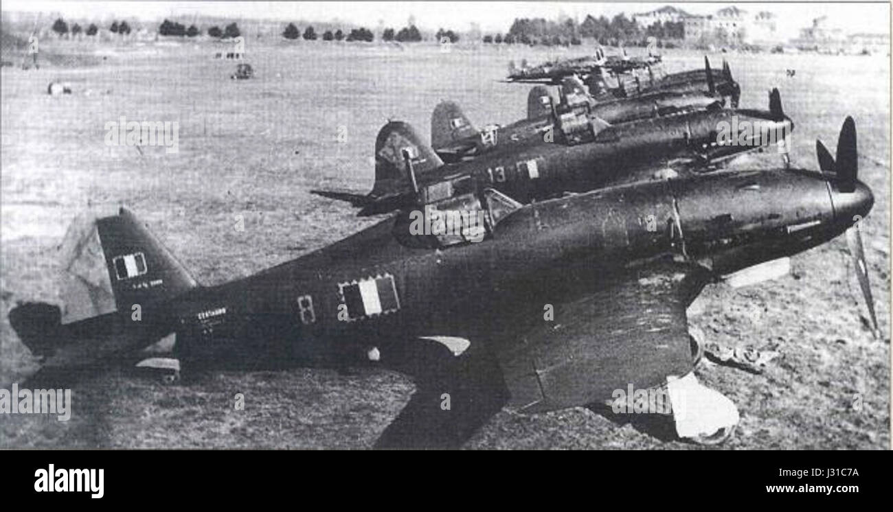 "Fiat G.55 in rassegna 2" mette in mostra il Fiat G.55 Centauro, un aereo da caccia italiano della seconda guerra mondiale, evidenziandone il design e il contesto storico. Foto Stock