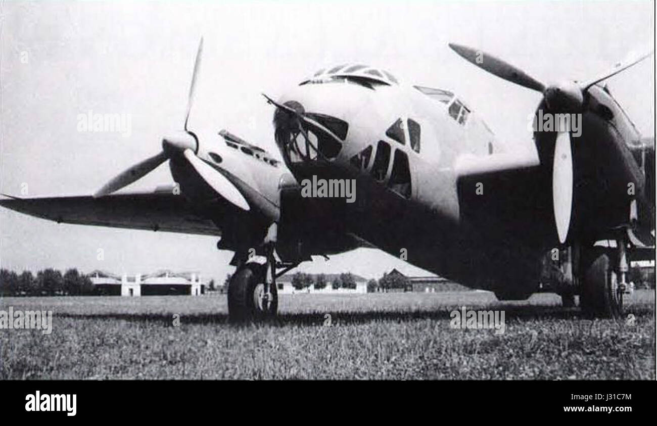 Il Caproni CA.155 era un aereo italiano utilizzato durante la seconda guerra mondiale. Questo particolare modello mette in evidenza il design e le caratteristiche tecniche importanti per la storia dell'aviazione. Foto Stock