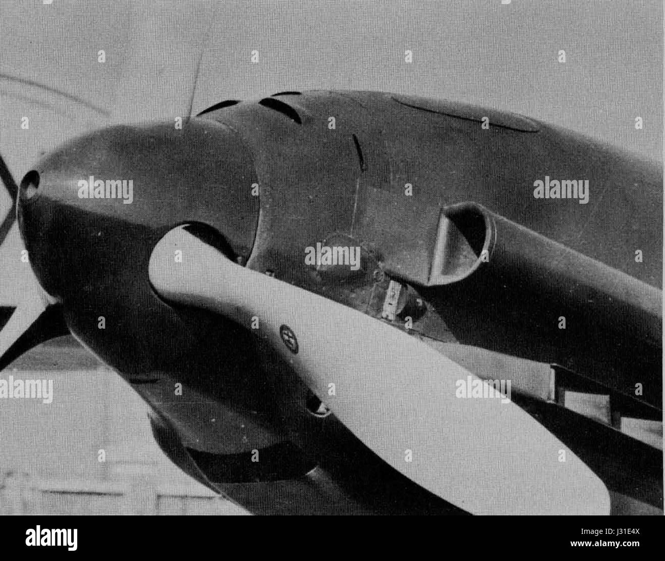 Il RE.2001 era un aereo italiano utilizzato durante la seconda guerra mondiale. Questa immagine mette in evidenza una vista dettagliata (primo piano) dell'aereo, mostrando il suo design e le sue caratteristiche. Foto Stock