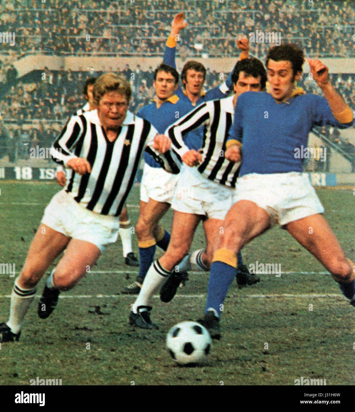 Helmut Haller è stato un calciatore professionista che ha giocato per la Juventus FC nel 1971, noto per le sue abilità come attaccante durante il suo periodo in Italia e a livello internazionale per la Germania. Foto Stock