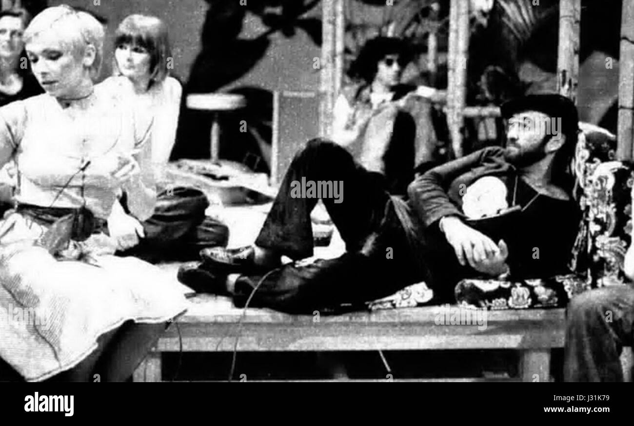 Aldina Martano e Lucio dalla furono figure di rilievo nella scena musicale italiana, con dalla che fu un famoso cantautore e Martano che contribuì alle arti Foto Stock