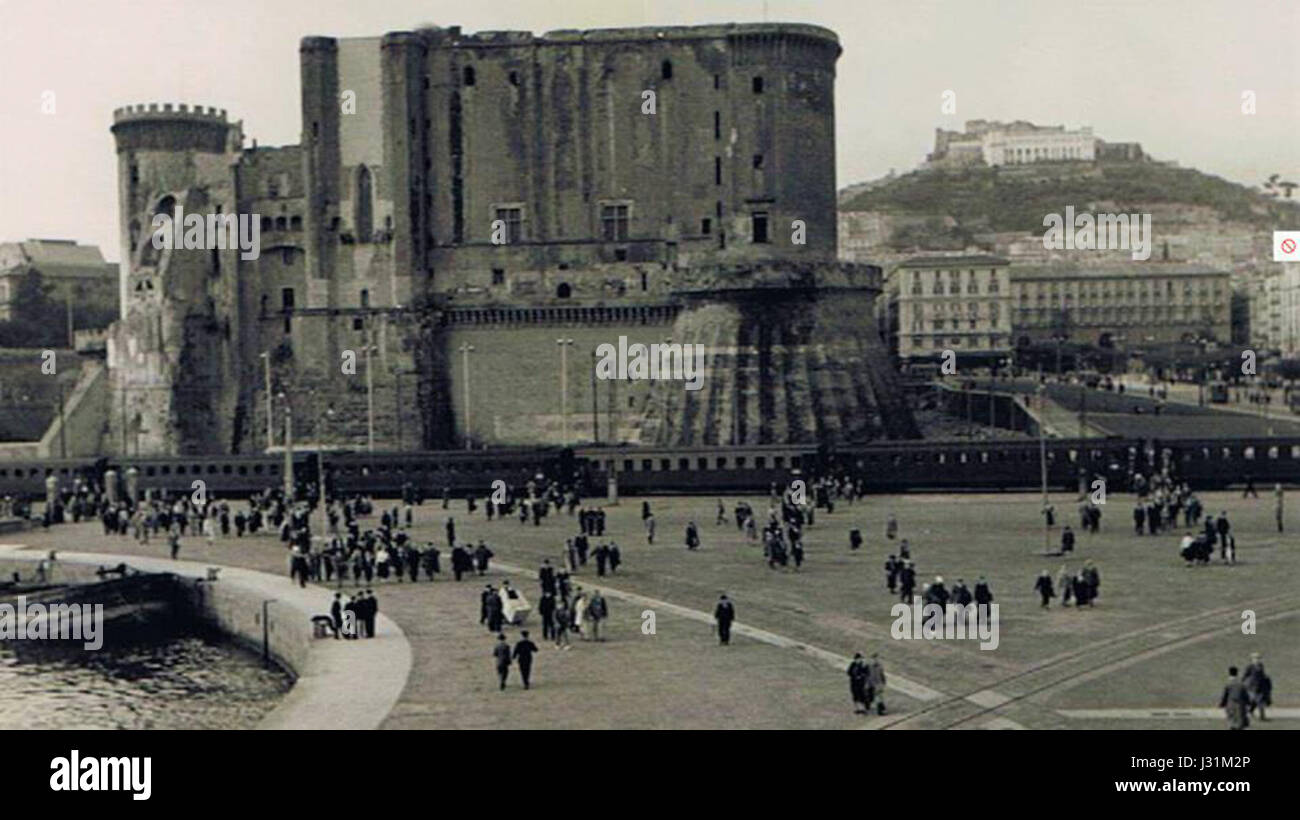 Napoli, Molo Beverello, treno Roma-Palermo Foto Stock