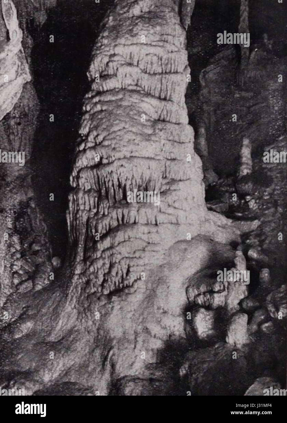 La grotta di Baradla è una grande grotta carsica situata in Ungheria, nota per le sue formazioni geologiche e il significato culturale nella storia naturale e nel turismo ungherese. Foto Stock