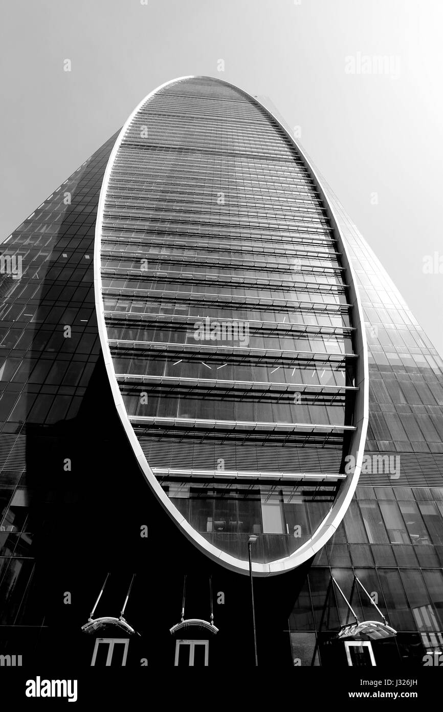 Foto di una luminosa e moderna torre di un grattacielo Foto Stock