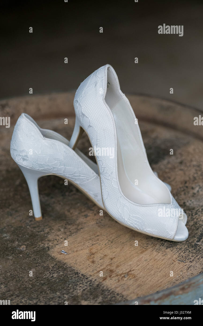 Matrimonio bianco tacco alto scarpe Foto Stock