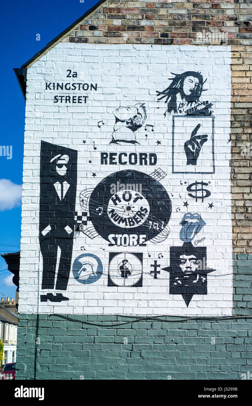 Ristrutturato carta murale per i Numeri caldi record store fuori Mill Road Cambridge. L'archivio di record non è più ma il nome è utilizzato per un caffè nelle vicinanze. Foto Stock