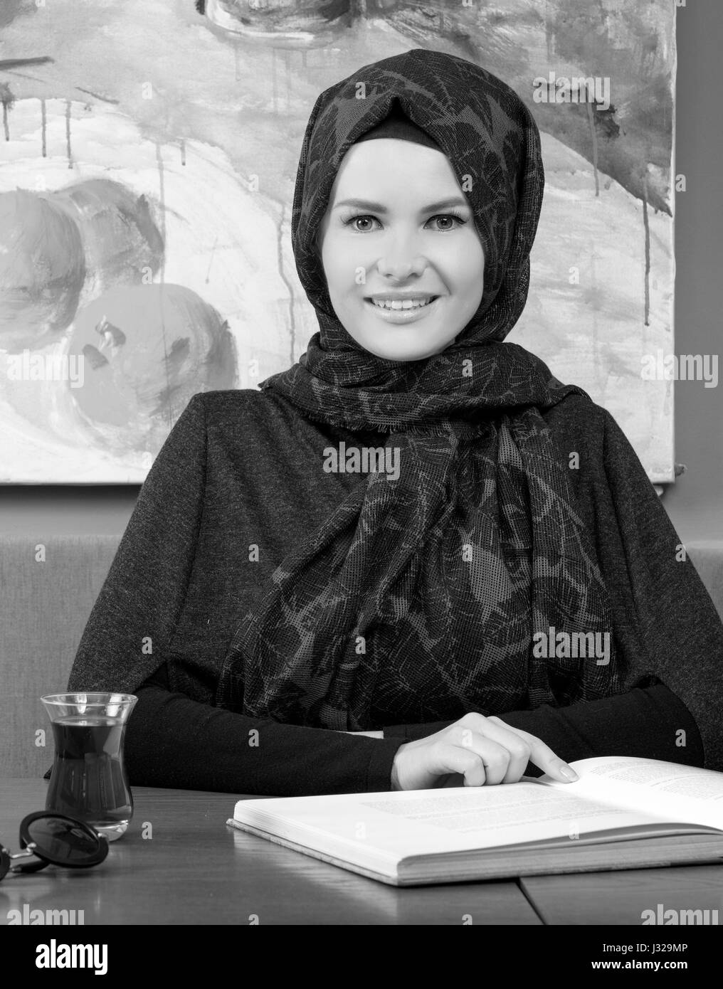 Donna musulmana sciarpa di usura Foto Stock