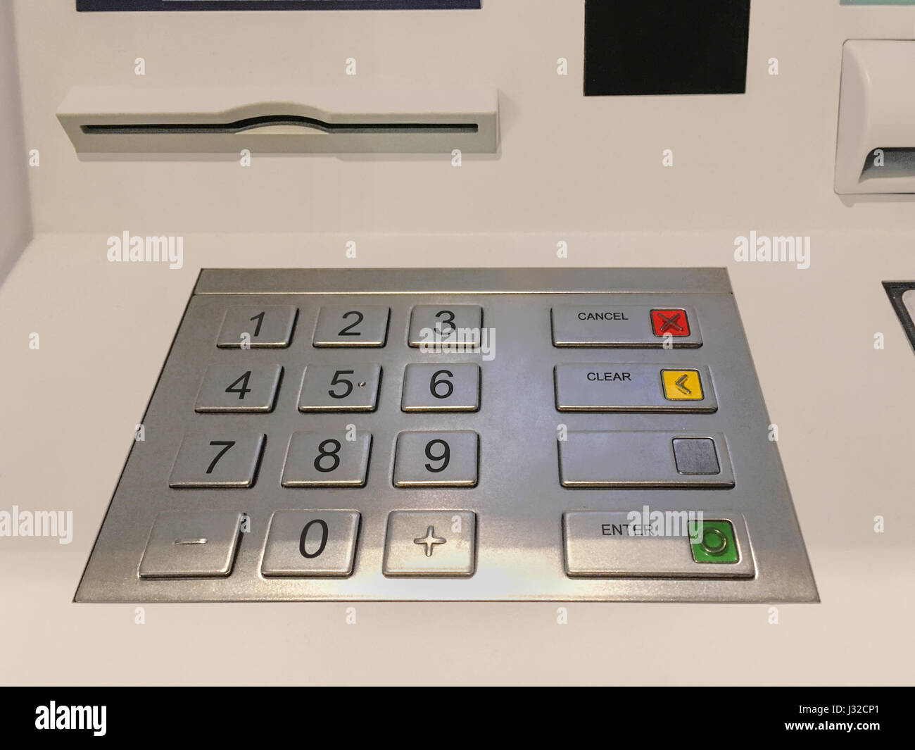Pinpad metallico nella macchina ATM o terminale di pagamento. Foto Stock