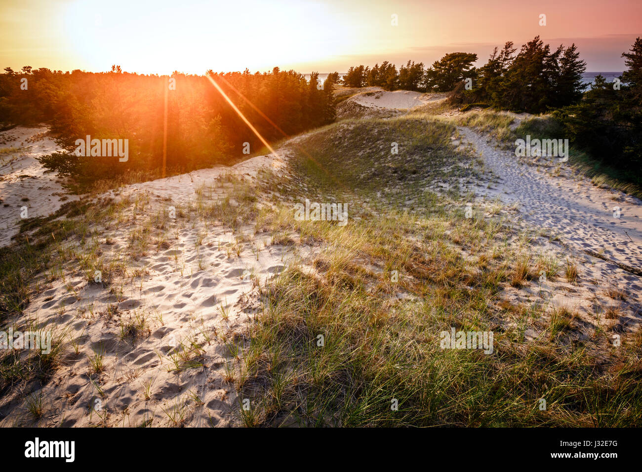 Dune di sabbia sulla spiaggia sul Lago Superiore nel punto di coregoni, Michigan al tramonto3 Foto Stock