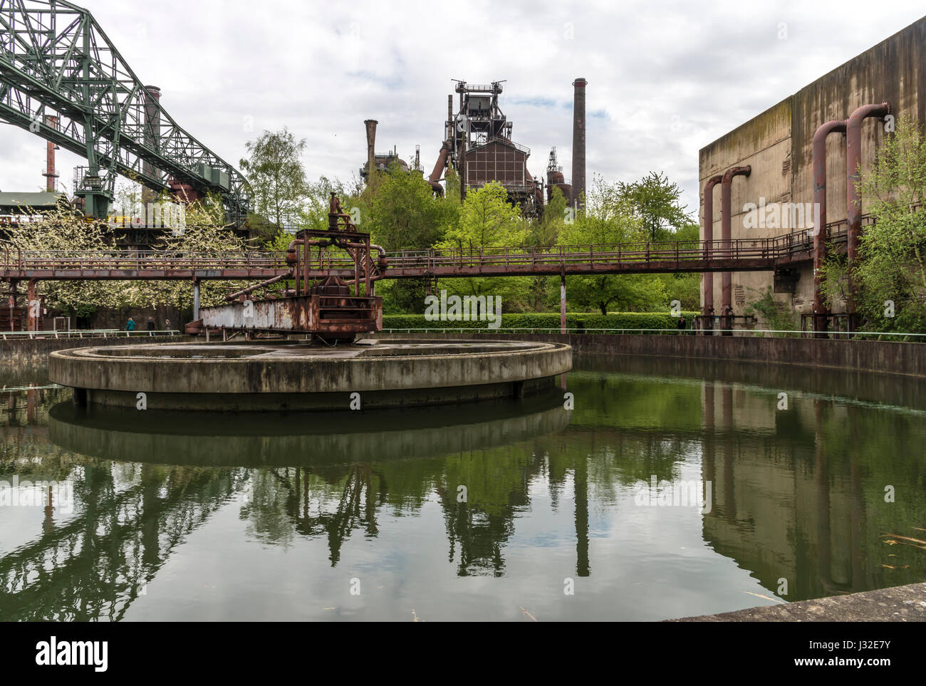Ex acciaierie in Duisburg, vicino a Dusseldorf, Germania. Oggi un 'Lanschaftspark'- Landscape Park, il patrimonio industriale luogo aperto al pubblico. Foto Stock