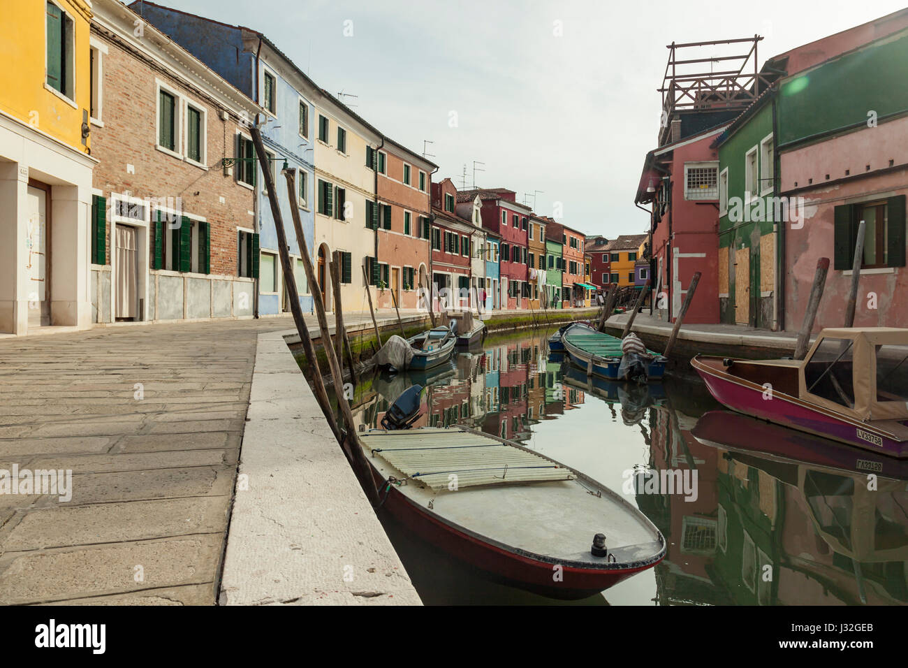 Pomeriggio a molla sull'isola di Burano a Venezia. Foto Stock