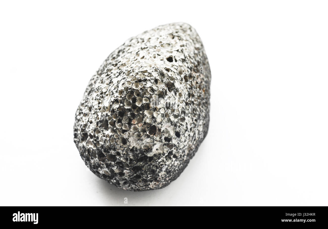 Amphibolite pietra nera isolato su bianco Foto Stock