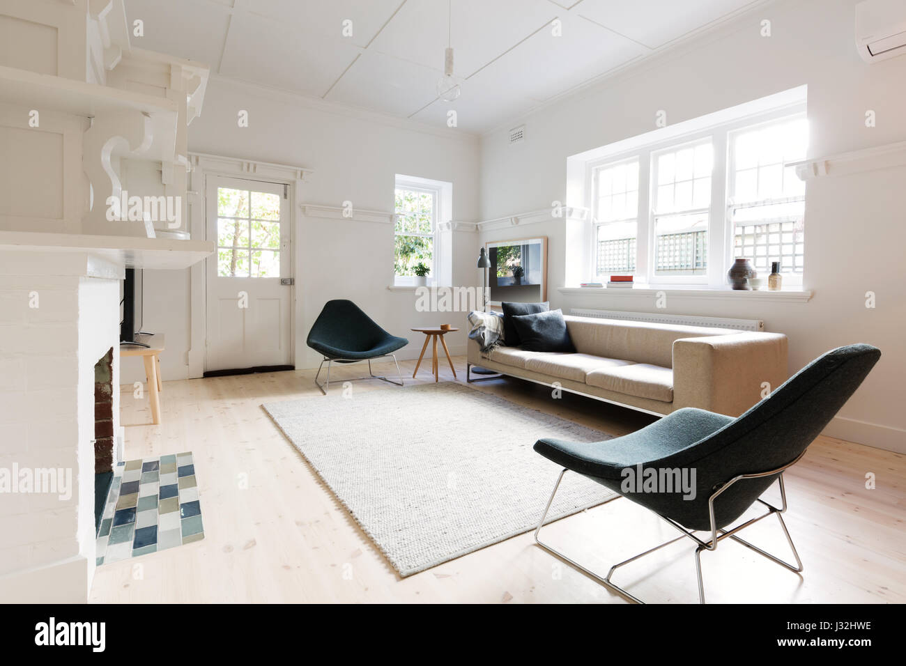 Grande interno contemporaneo elegante soggiorno in appartamento di Melbourne Foto Stock