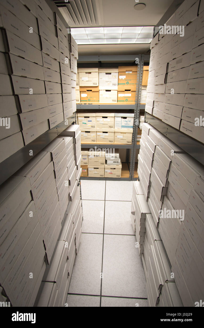 Scatole in un archivio spazio di archiviazione Foto Stock