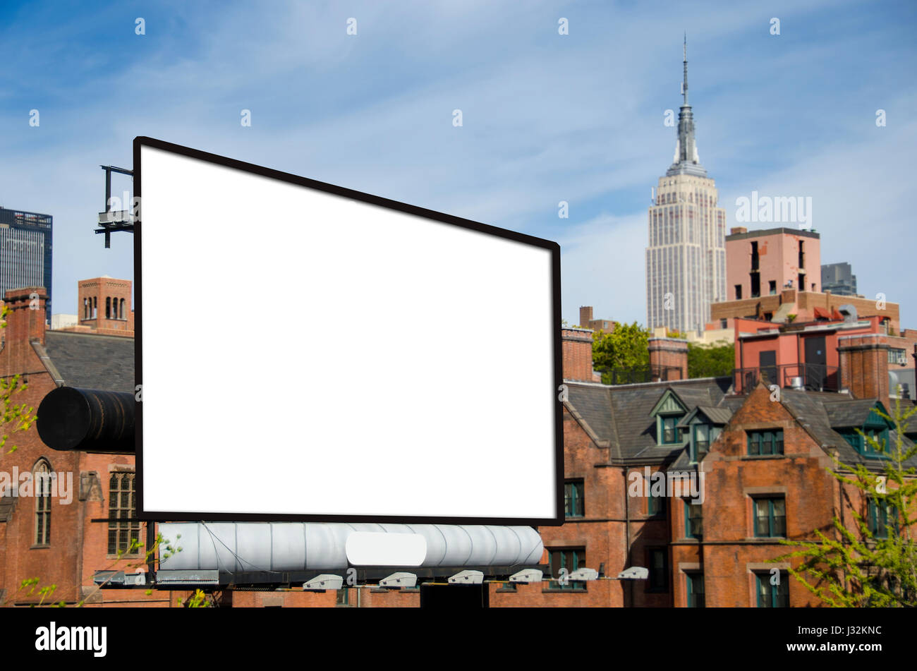 Un grande vuoto billboard urbano con spazio di copia Foto Stock