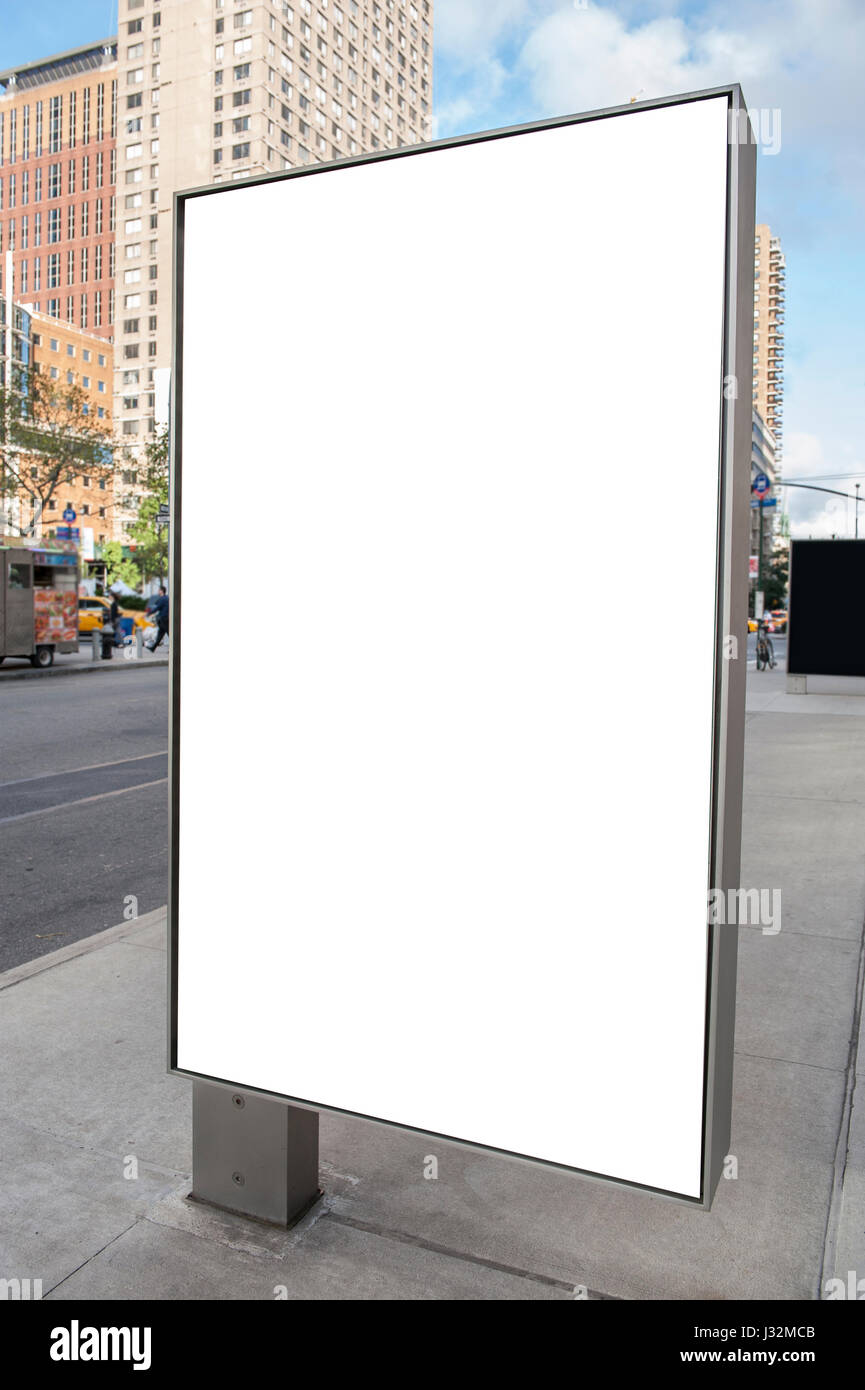 Un vuoto tabellone bianco nella città di New York Foto Stock