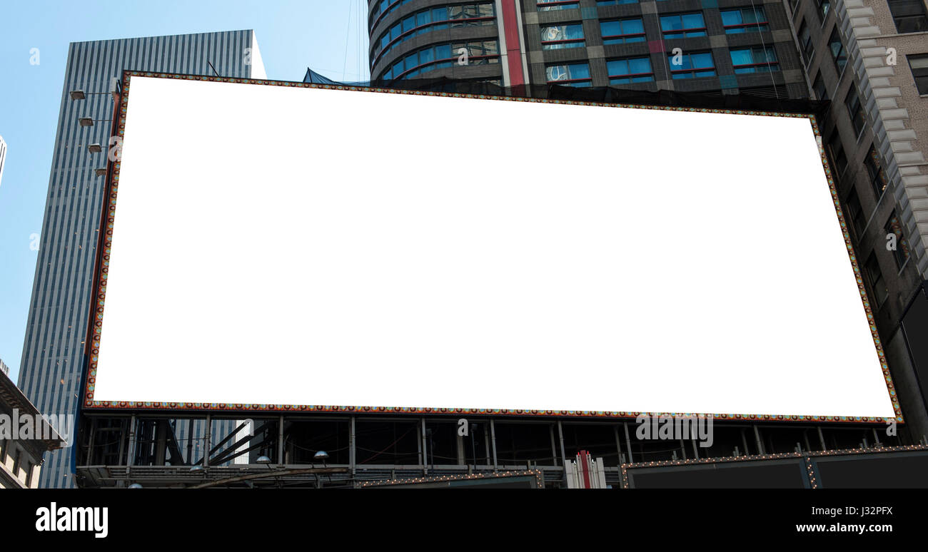 Un grande vuoto billboard urbano con spazio di copia Foto Stock
