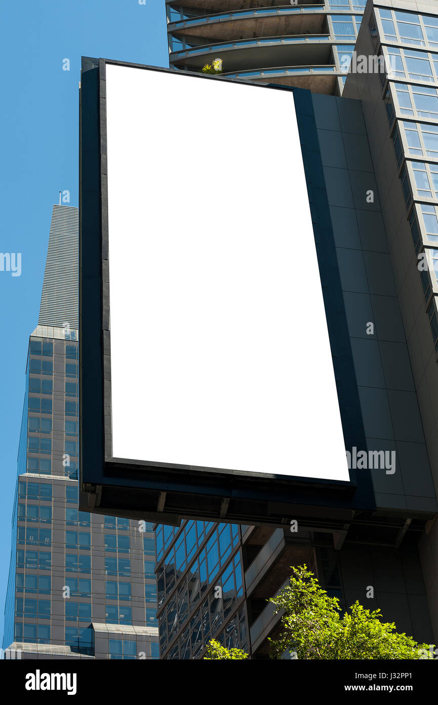 Un vuoto verticale billboard urbano con spazio di copia Foto Stock