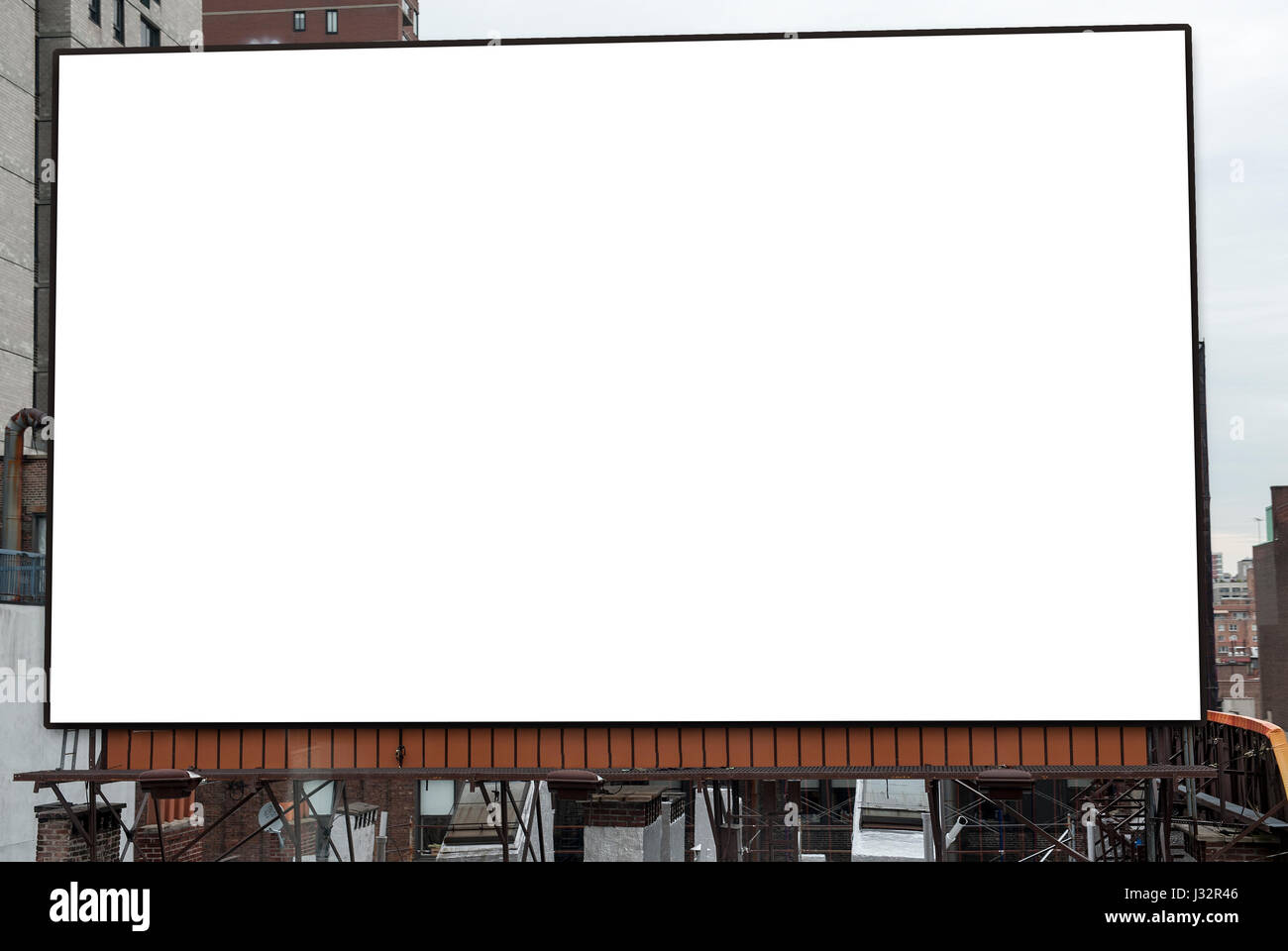 Un grande vuoto billboard urbano con spazio di copia Foto Stock