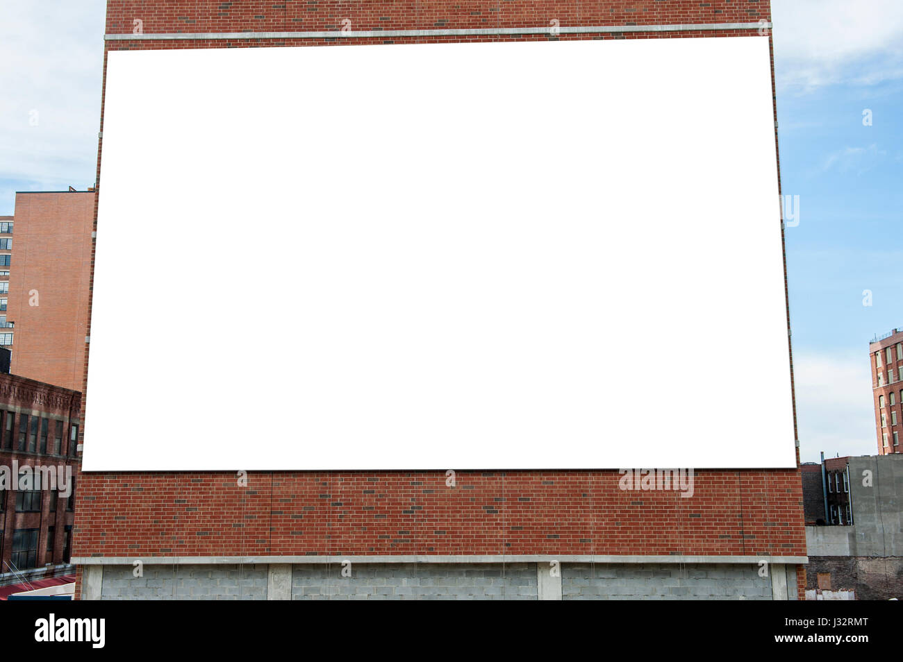 Un grande vuoto billboard urbano con spazio di copia Foto Stock