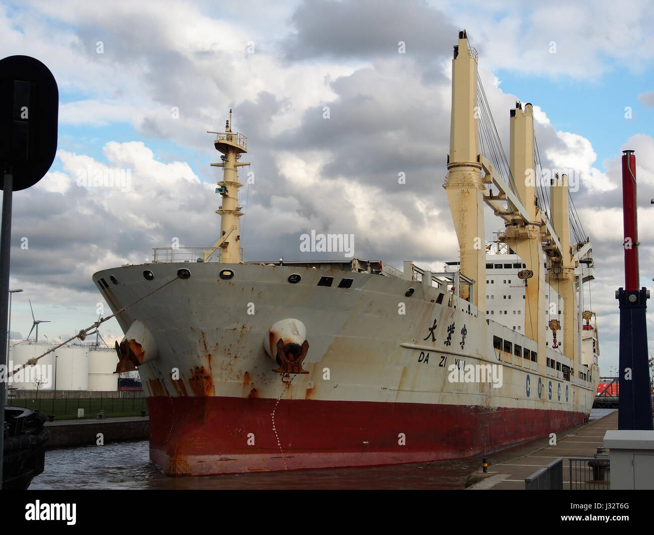 La da Zi Yun è una nave fotografata a Boudewijnsluis, una chiusa nel porto di Anversa, nel 2010. Il porto è uno dei principali hub europei per il traffico marittimo e la logistica. Foto Stock