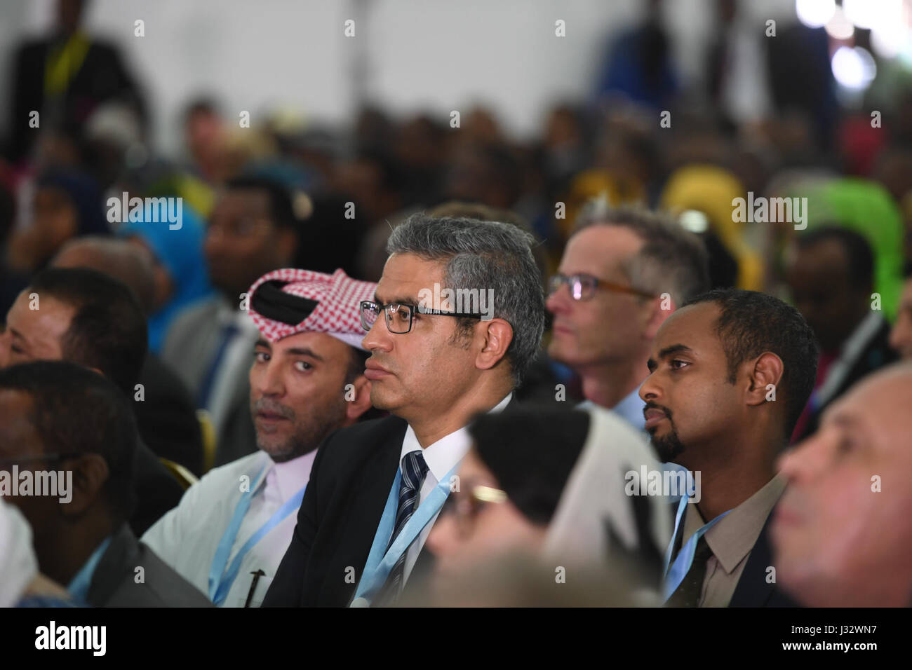 I diplomatici di più ambasciate osservano il secondo turno delle elezioni presidenziali all'aeroporto di Mogadiscio l'8 febbraio 2017. Mohamed Abdullahi Farmajo è stato eletto presidente della Somalia durante questa sessione. Foto Stock