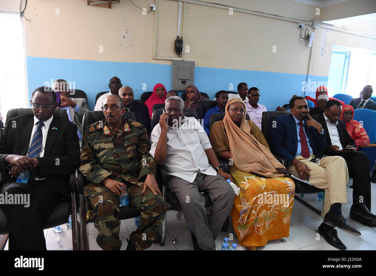 Gli osservatori internazionali e i funzionari del governo testimoniano la elezione per l'altoparlante della Casa del Popolo del Parlamento Federale a Mogadiscio, Somalia il 11 gennaio, 2017. AMISOM foto / Omar Abdisalan Foto Stock