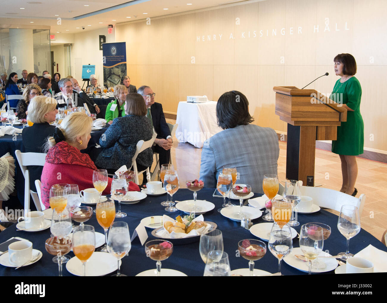 Secondo la signora Karen Pence offre commento alla sorella Internazionale Città di primavera della Leadership Meeting a Washington D.C., 16 marzo 2017. Foto Stock