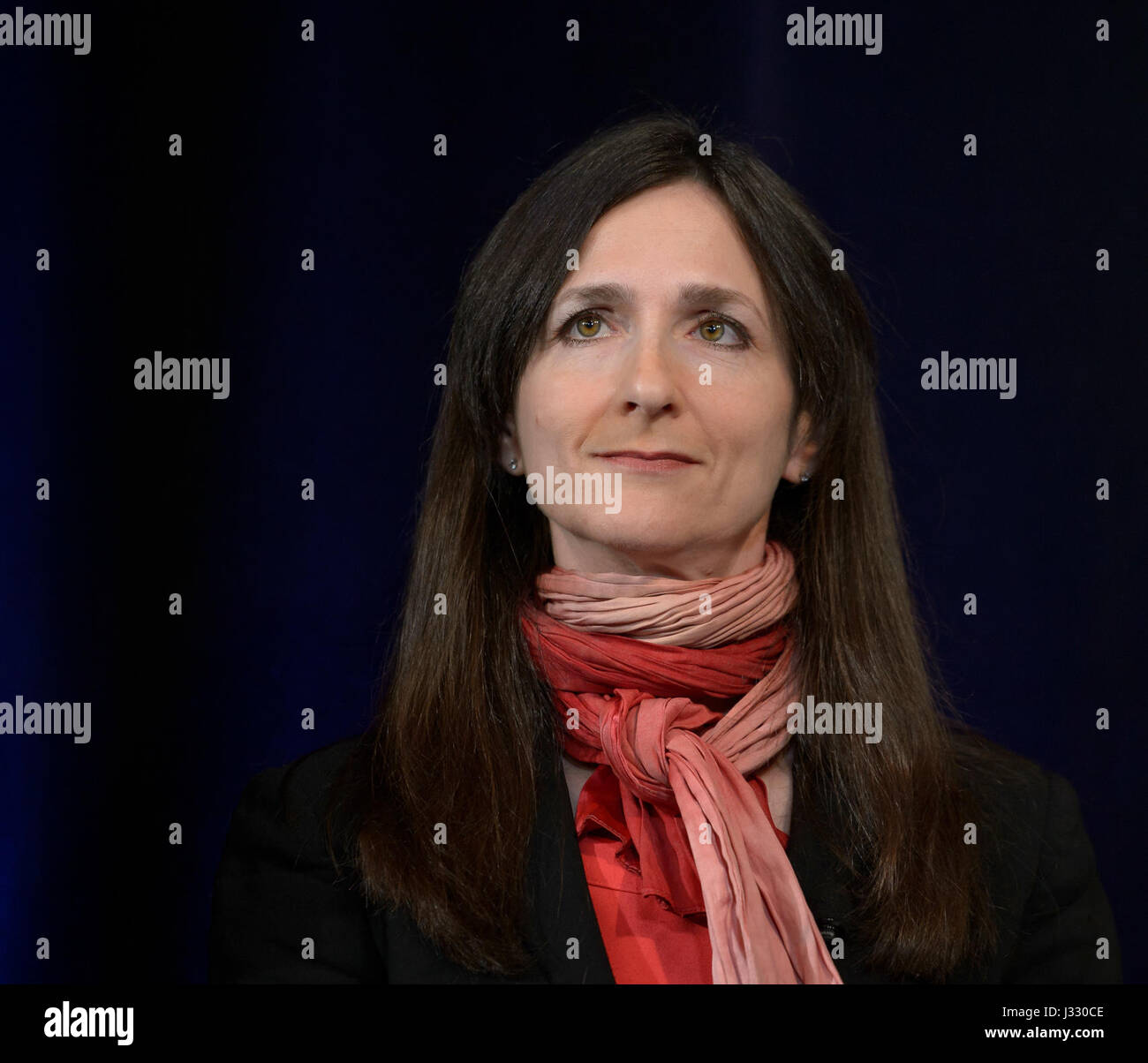 La professoressa Sara Seager del MIT presenta i risultati del 22 febbraio 2017, riguardanti TRAPPIST-1, un sistema di sette esopianeti di dimensioni terrestri orbitanti di una singola stella. Questa svolta è stata discussa presso la sede della NASA a Washington. Foto Stock